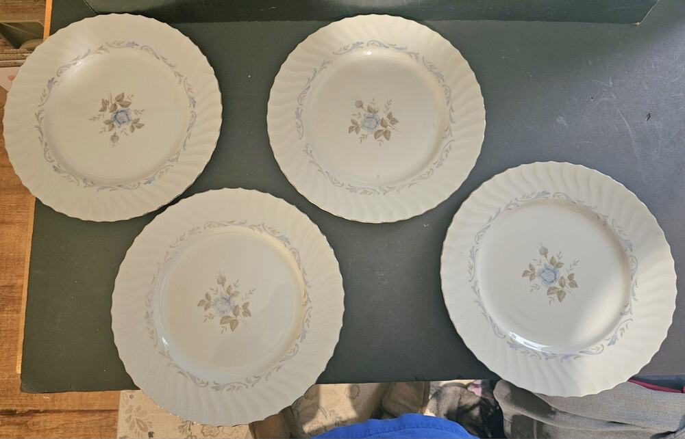 4 Style House Fine China Carillon Floral White/Blue Round Plate Japan Printed